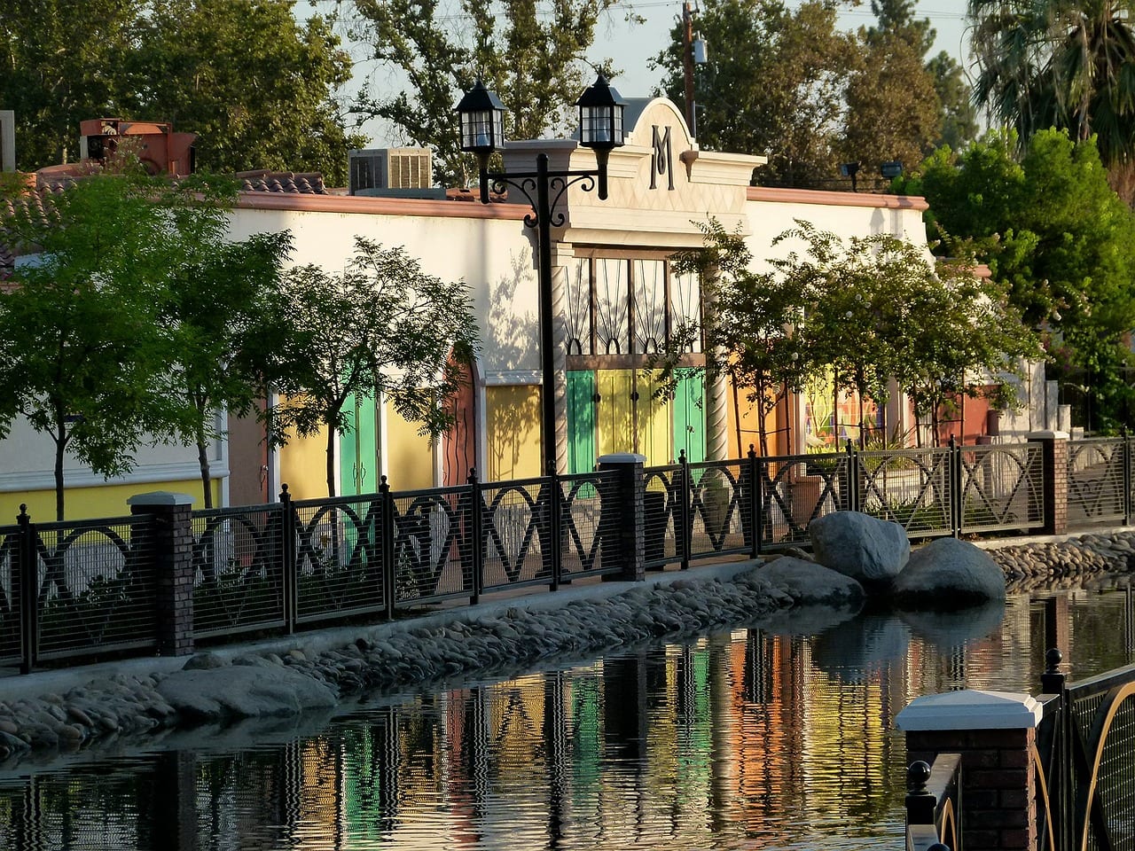 Image of a building and a canal in Bakersfield where AnswerMTI provides answering services