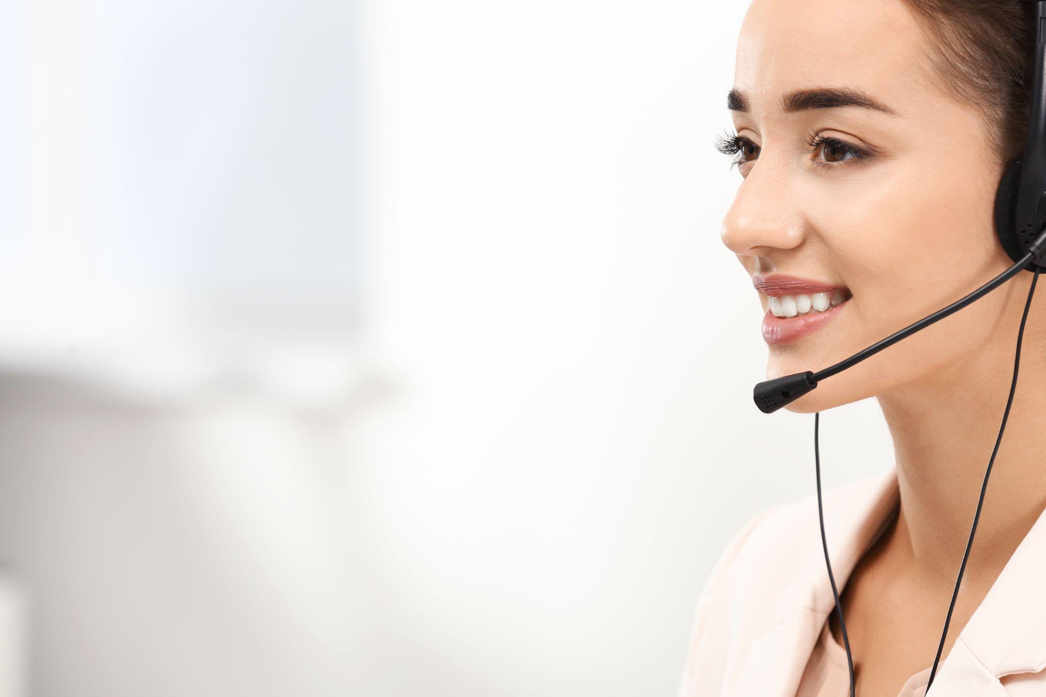 Call center agent for roofing answering service company